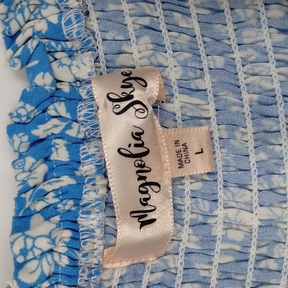 Magnolia Skye Blue Floral Romper Size Large Smocked Bodice - Picture 6 of 11